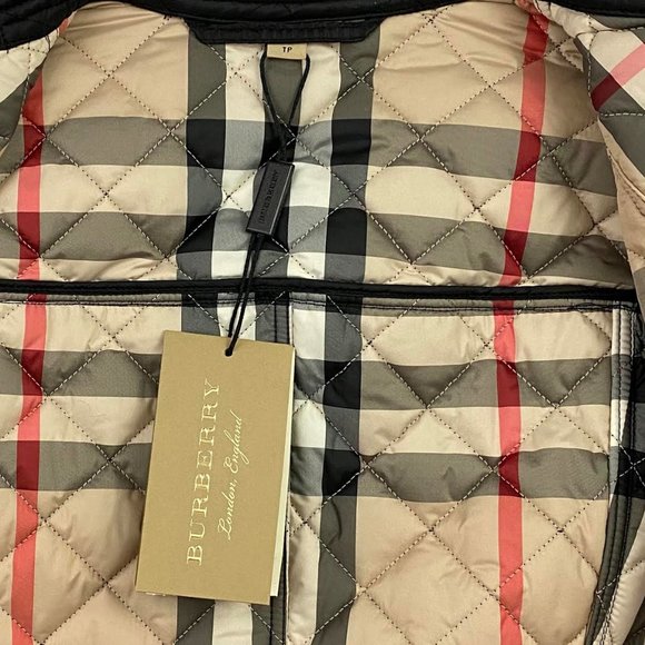 ❌SOLD❌Burberry Quilted Collared Jacket - Picture 5 of 6